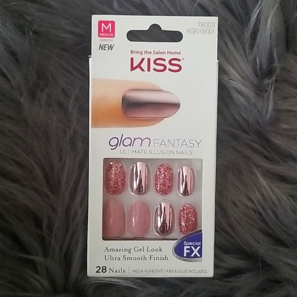 Kiss nails